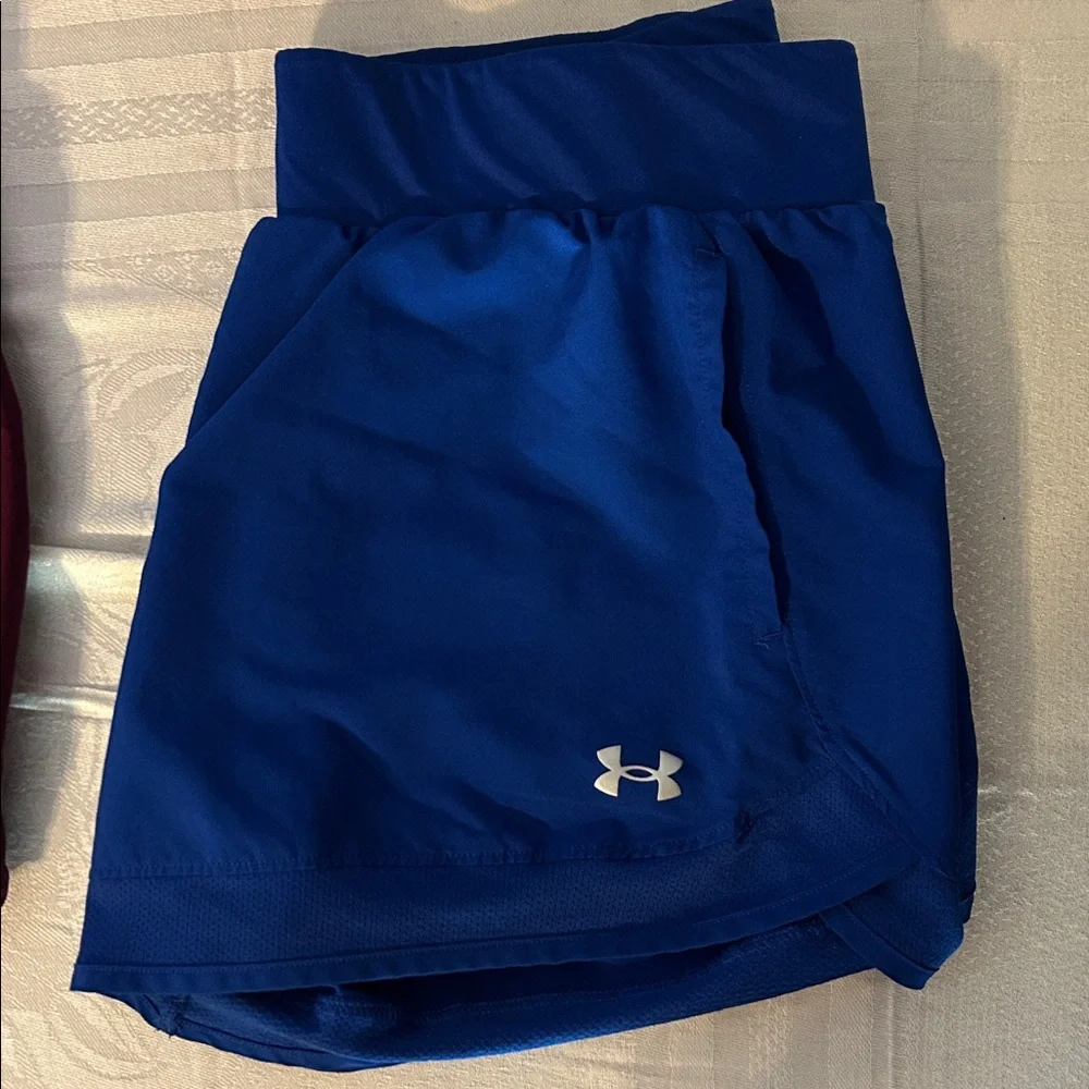 Lot of 3 pair Under Armour shorts.
Navy/Maroon/Blue
Like new condition.No flaws - Picture 2 of 7